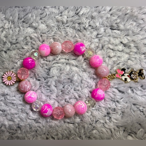 Minnie Mouse Bracelet and Pendant Necklace Set. - Picture 5 of 8